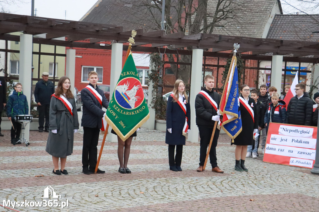 Fotorelacja: Uroczyste odśpiewanie Hymnu na Rynku w Koziegłowach