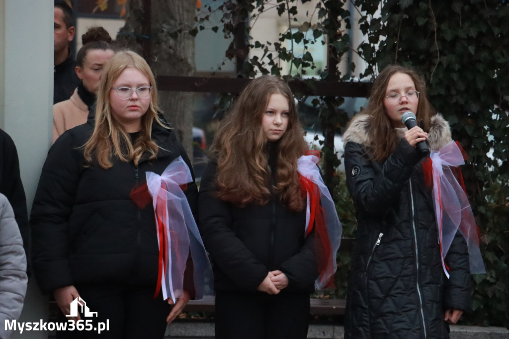 Fotorelacja: Uroczyste odśpiewanie Hymnu na Rynku w Koziegłowach