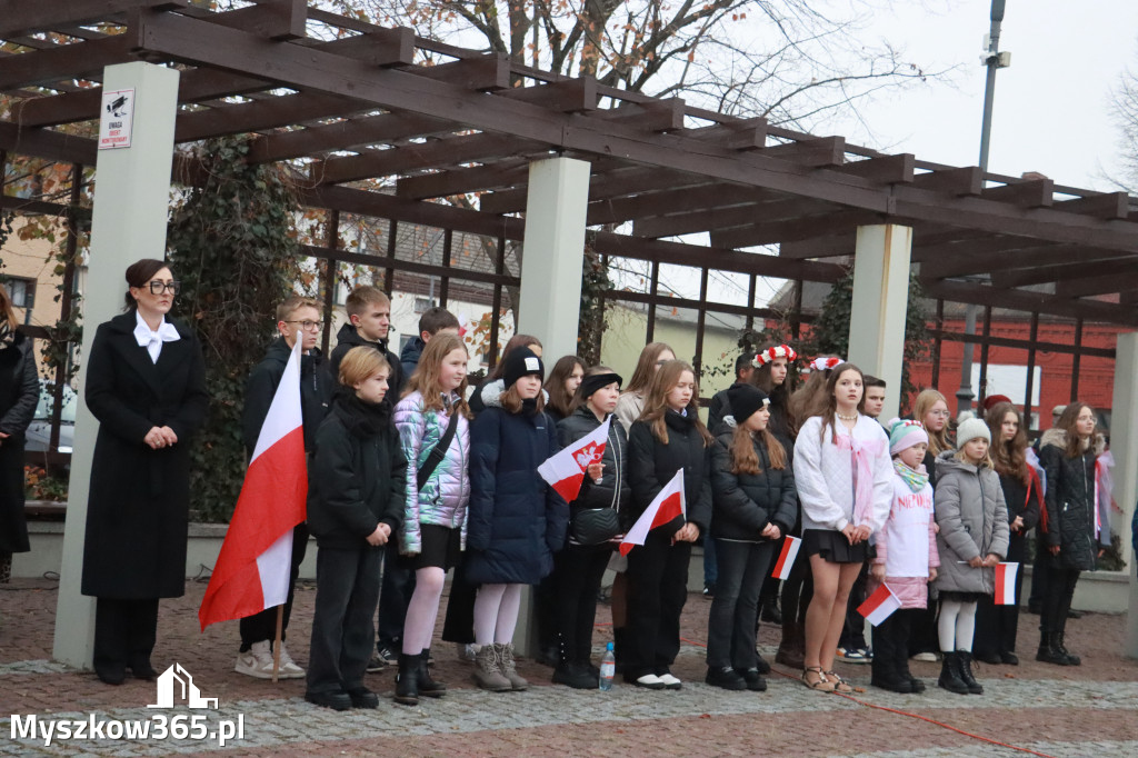 Fotorelacja: Uroczyste odśpiewanie Hymnu na Rynku w Koziegłowach