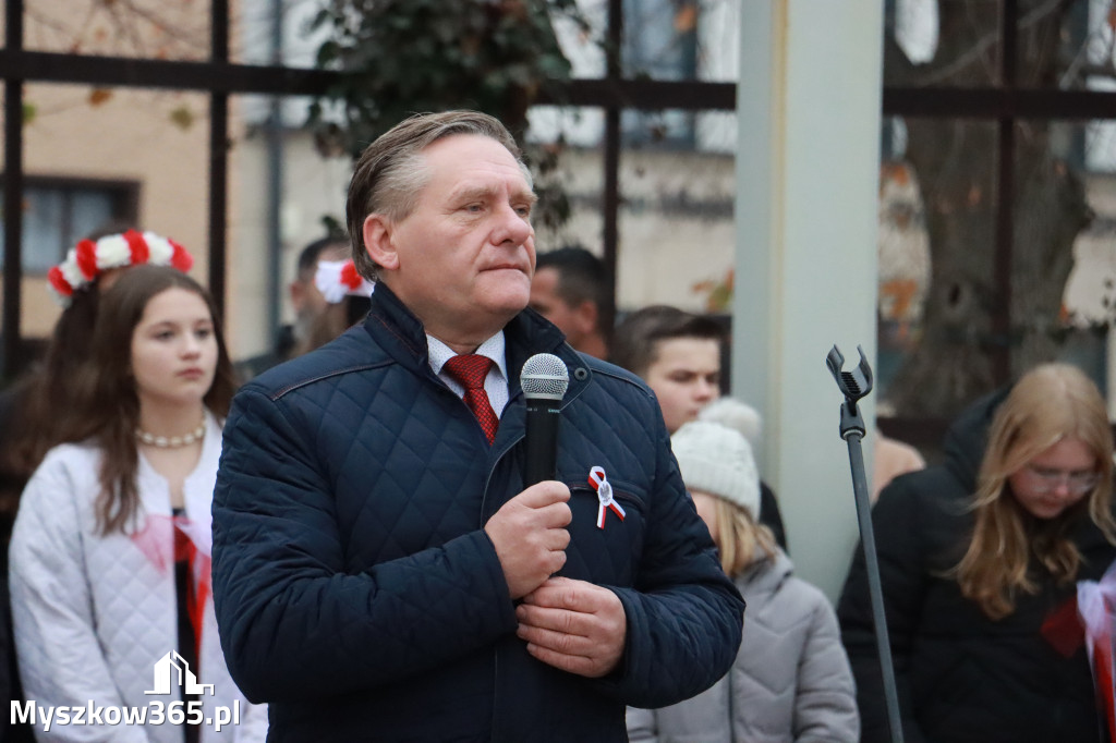 Fotorelacja: Uroczyste odśpiewanie Hymnu na Rynku w Koziegłowach