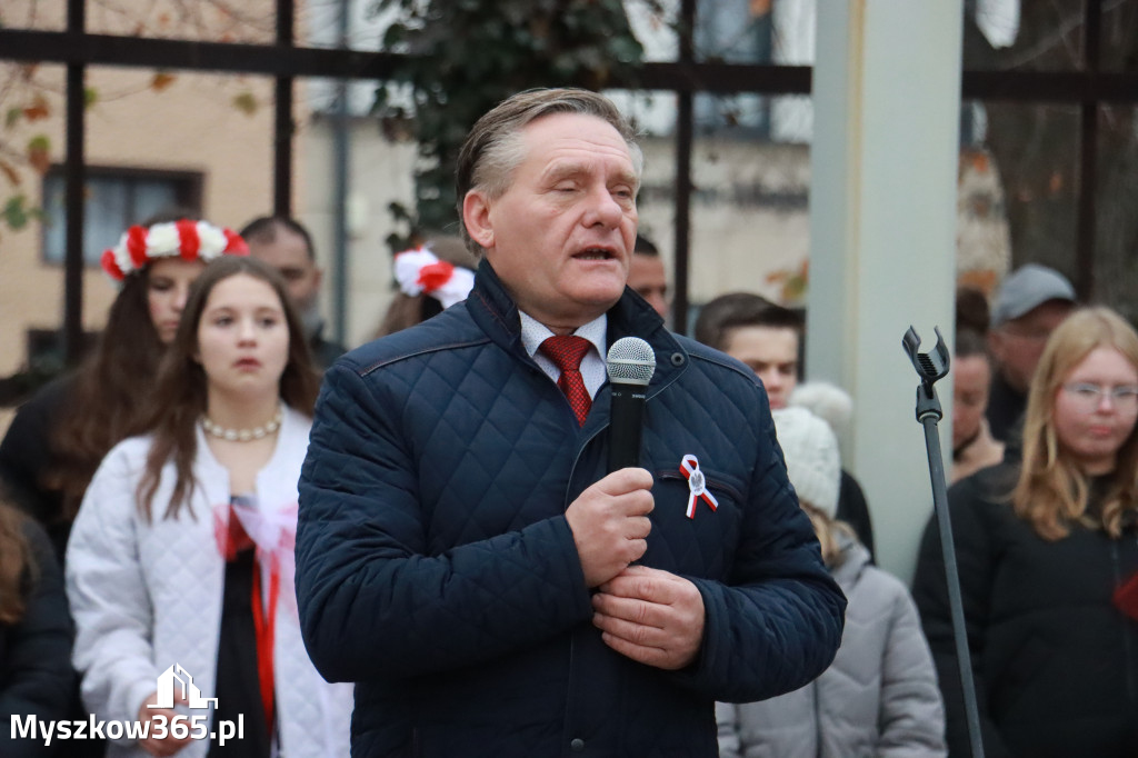 Fotorelacja: Uroczyste odśpiewanie Hymnu na Rynku w Koziegłowach