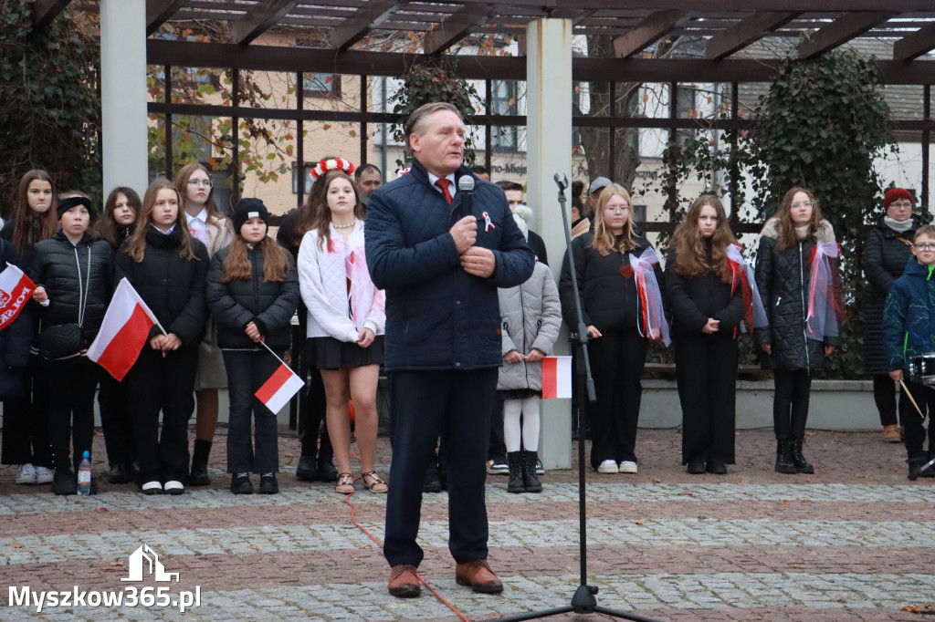 Fotorelacja: Uroczyste odśpiewanie Hymnu na Rynku w Koziegłowach