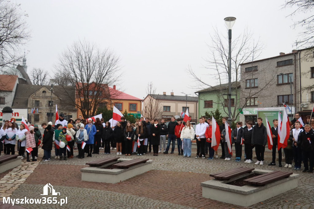 Fotorelacja: Uroczyste odśpiewanie Hymnu na Rynku w Koziegłowach