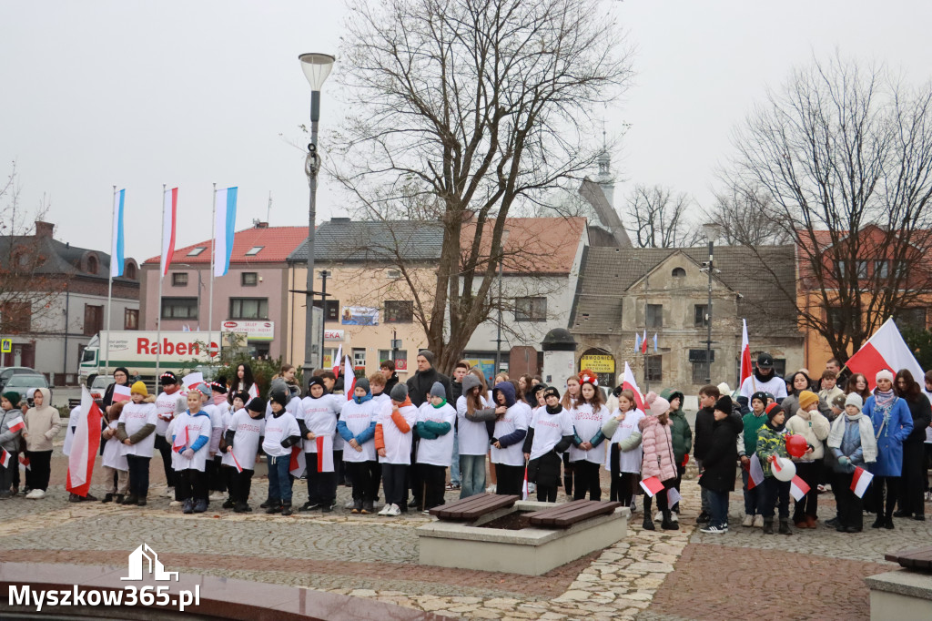 Fotorelacja: Uroczyste odśpiewanie Hymnu na Rynku w Koziegłowach