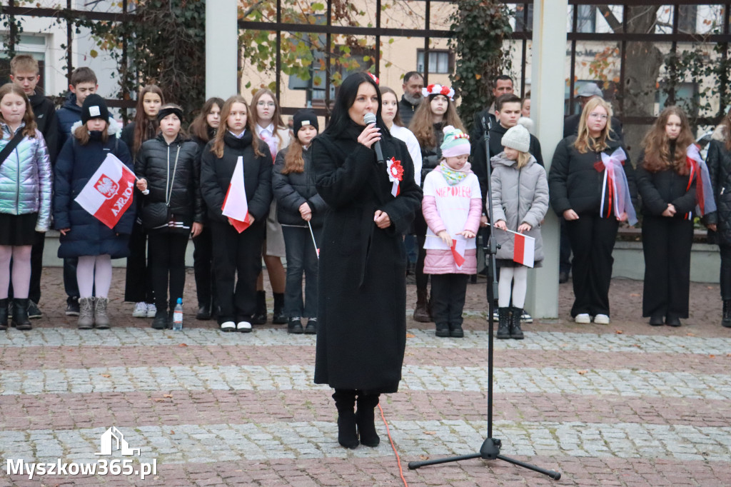 Fotorelacja: Uroczyste odśpiewanie Hymnu na Rynku w Koziegłowach