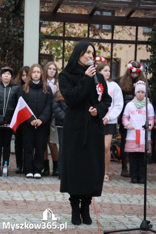 Fotorelacja: Uroczyste odśpiewanie Hymnu na Rynku w Koziegłowach