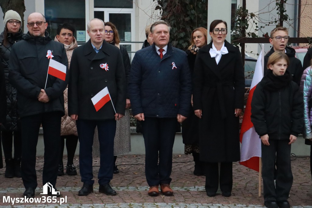 Fotorelacja: Uroczyste odśpiewanie Hymnu na Rynku w Koziegłowach