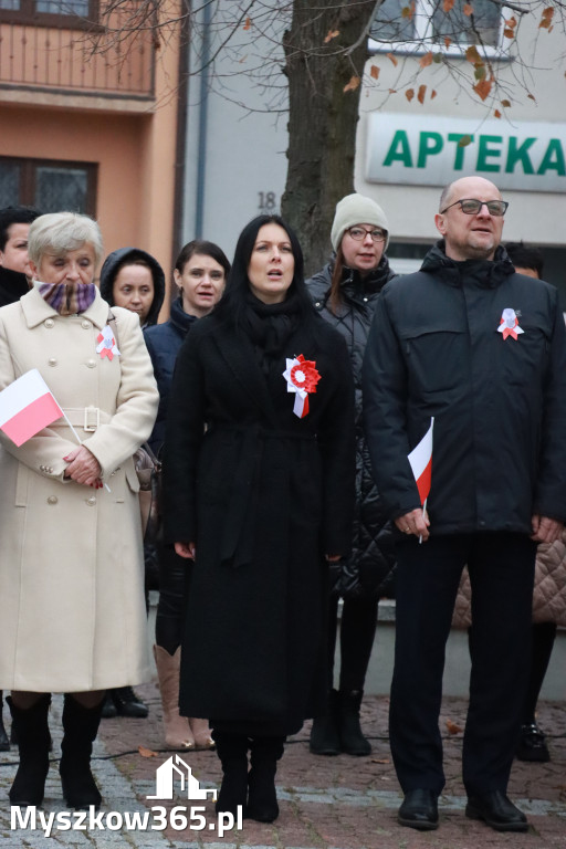 Fotorelacja: Uroczyste odśpiewanie Hymnu na Rynku w Koziegłowach