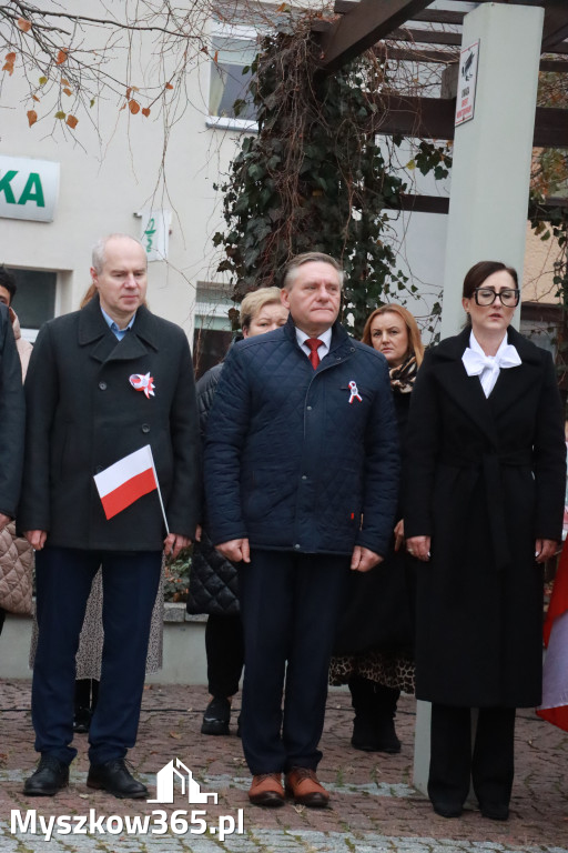 Fotorelacja: Uroczyste odśpiewanie Hymnu na Rynku w Koziegłowach