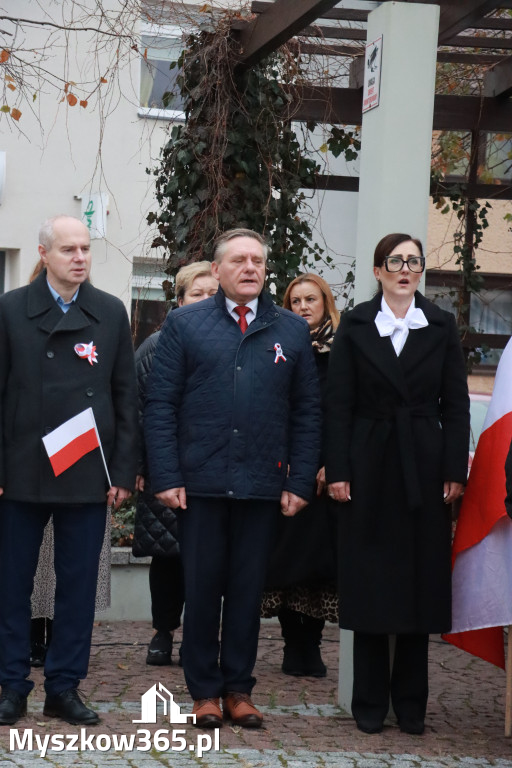 Fotorelacja: Uroczyste odśpiewanie Hymnu na Rynku w Koziegłowach