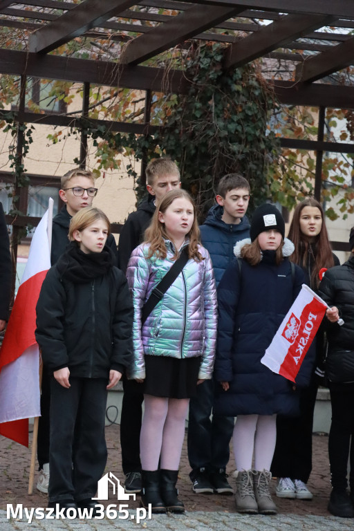 Fotorelacja: Uroczyste odśpiewanie Hymnu na Rynku w Koziegłowach