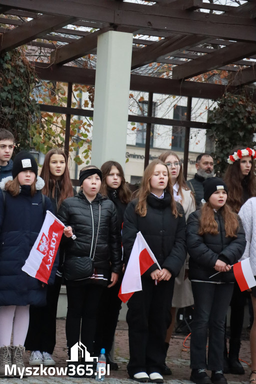 Fotorelacja: Uroczyste odśpiewanie Hymnu na Rynku w Koziegłowach