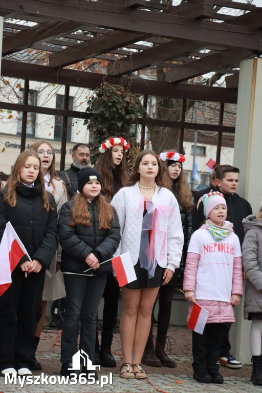 Fotorelacja: Uroczyste odśpiewanie Hymnu na Rynku w Koziegłowach