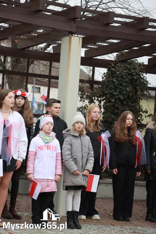 Fotorelacja: Uroczyste odśpiewanie Hymnu na Rynku w Koziegłowach