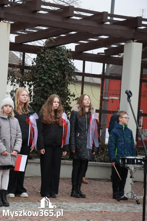 Fotorelacja: Uroczyste odśpiewanie Hymnu na Rynku w Koziegłowach