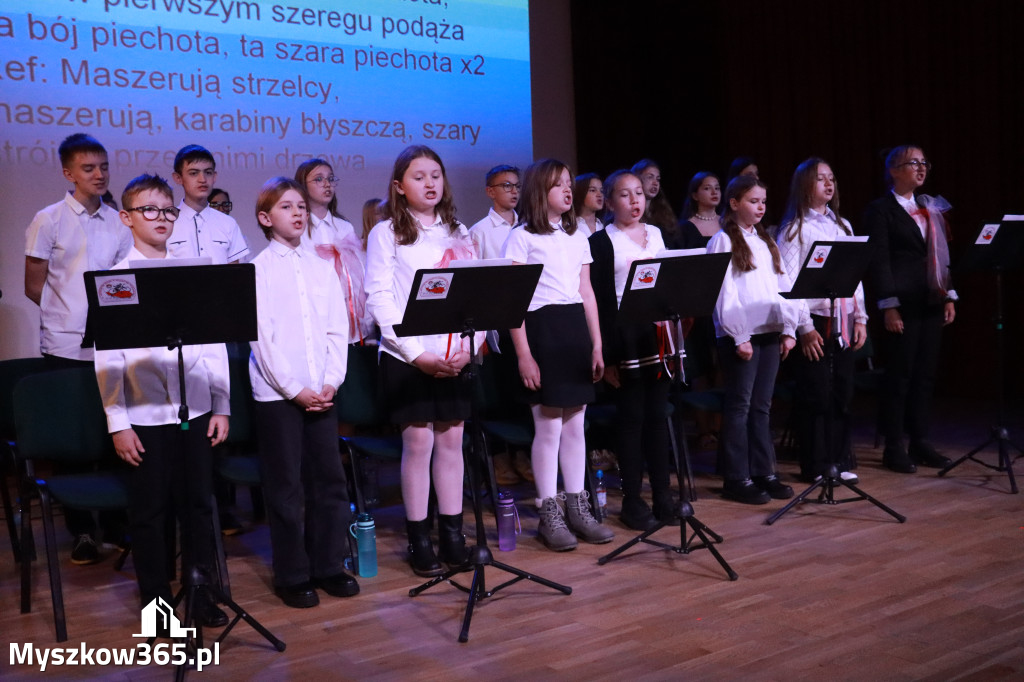 Fotorelacja: Uroczyste odśpiewanie Hymnu na Rynku w Koziegłowach