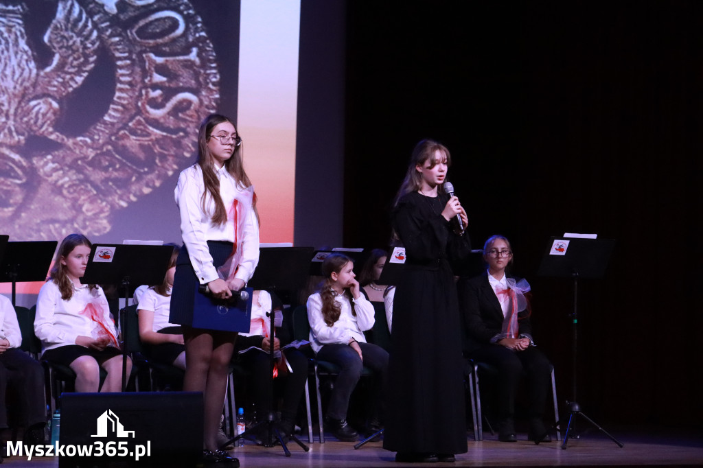 Fotorelacja: Uroczyste odśpiewanie Hymnu na Rynku w Koziegłowach