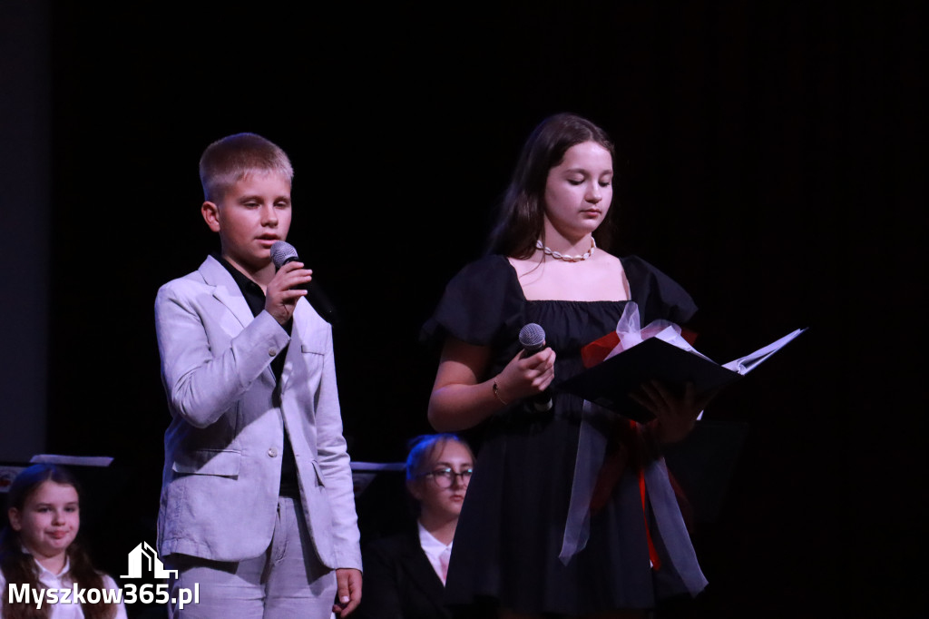 Fotorelacja: Uroczyste odśpiewanie Hymnu na Rynku w Koziegłowach