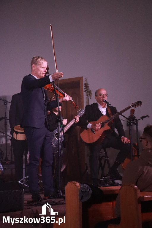 Fotorelacja: Koncert w Pińczycach - Kolędy Pospieszalskich