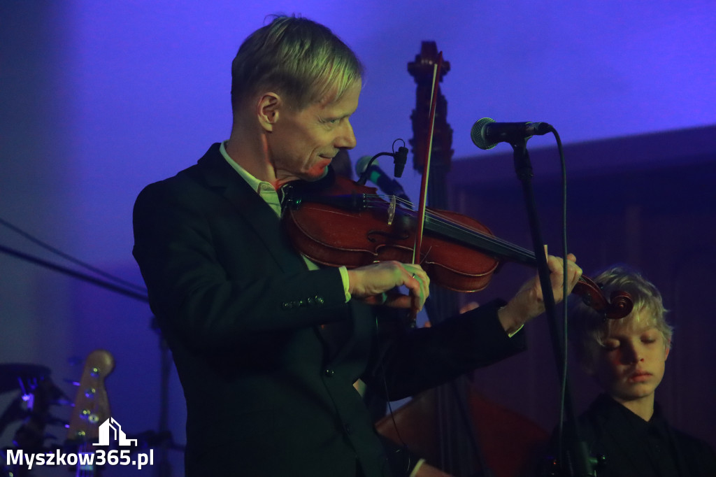 Fotorelacja: Koncert w Pińczycach - Kolędy Pospieszalskich