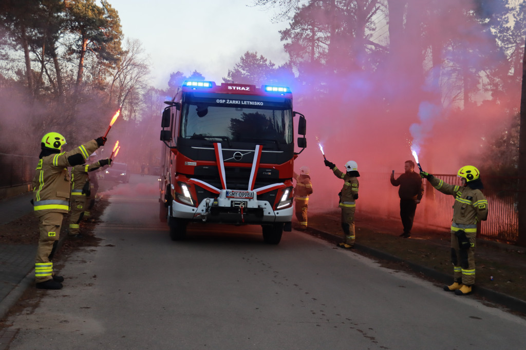 Fotorelacja: Przekazanie wozu strażackiego dla OSP Żarki Letnisko