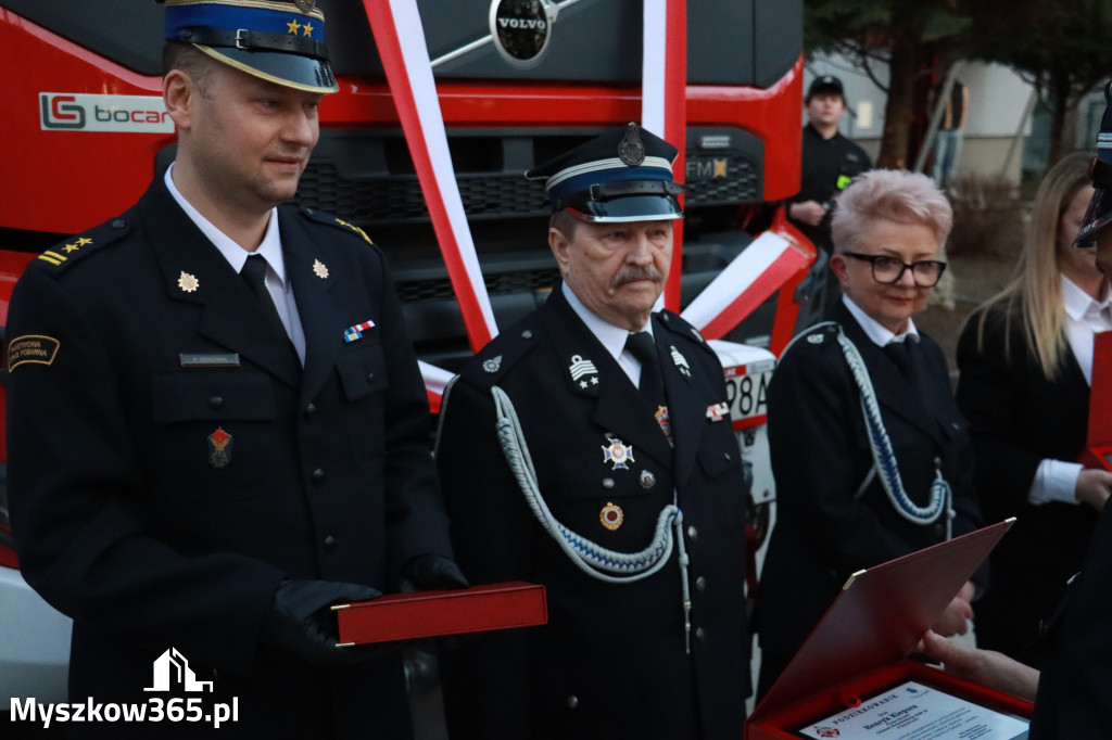 Fotorelacja: Przekazanie wozu strażackiego dla OSP Żarki Letnisko