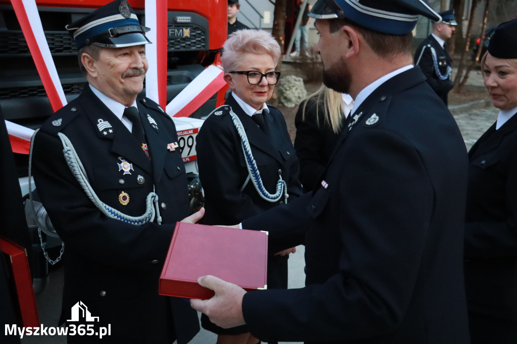 Fotorelacja: Przekazanie wozu strażackiego dla OSP Żarki Letnisko