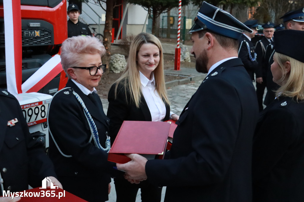 Fotorelacja: Przekazanie wozu strażackiego dla OSP Żarki Letnisko