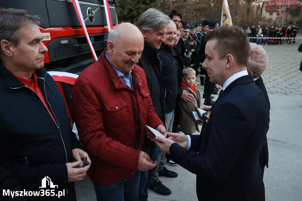 Fotorelacja: Przekazanie wozu strażackiego dla OSP Żarki Letnisko