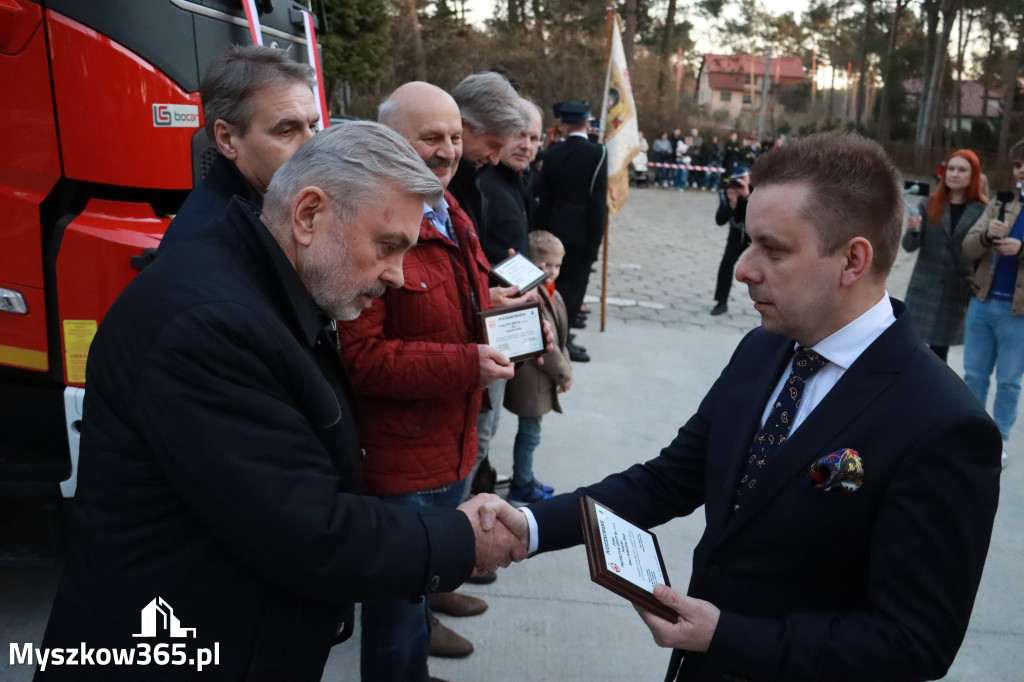 Fotorelacja: Przekazanie wozu strażackiego dla OSP Żarki Letnisko