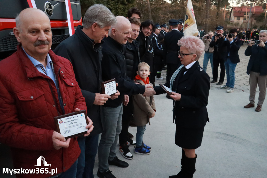 Fotorelacja: Przekazanie wozu strażackiego dla OSP Żarki Letnisko