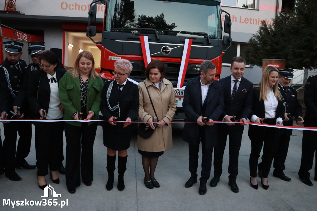 Fotorelacja: Przekazanie wozu strażackiego dla OSP Żarki Letnisko