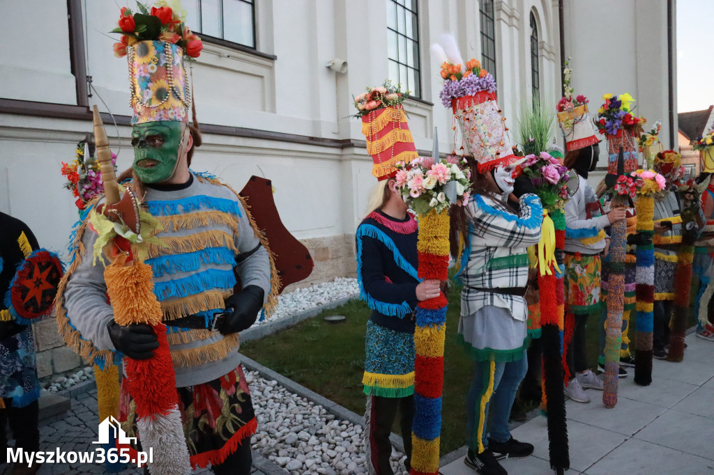 Fotorelacja I: Rezurekcja w Sanktuarium w Koziegłówkach z udziałem TURKÓW