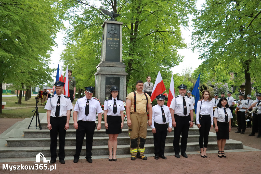 Fotorelacja: Gminne Obchody Święta Konstytucji i Dnia Strażaka w Poraju