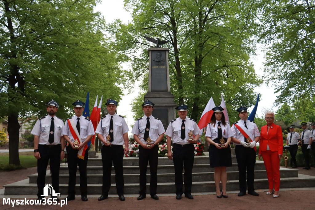 Fotorelacja: Gminne Obchody Święta Konstytucji i Dnia Strażaka w Poraju