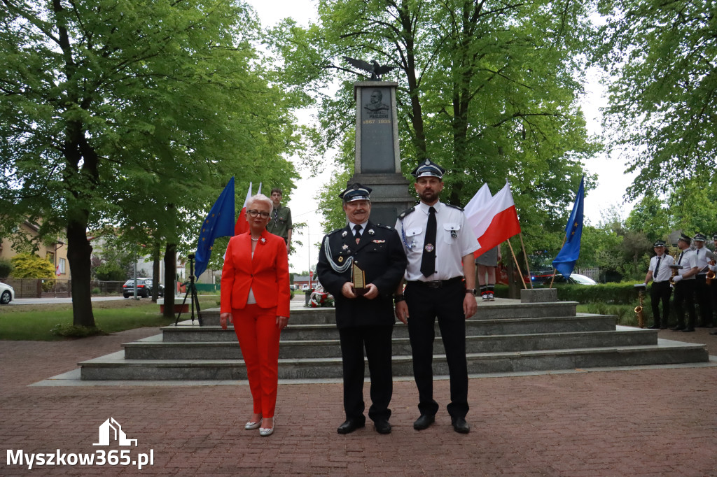 Fotorelacja: Gminne Obchody Święta Konstytucji i Dnia Strażaka w Poraju