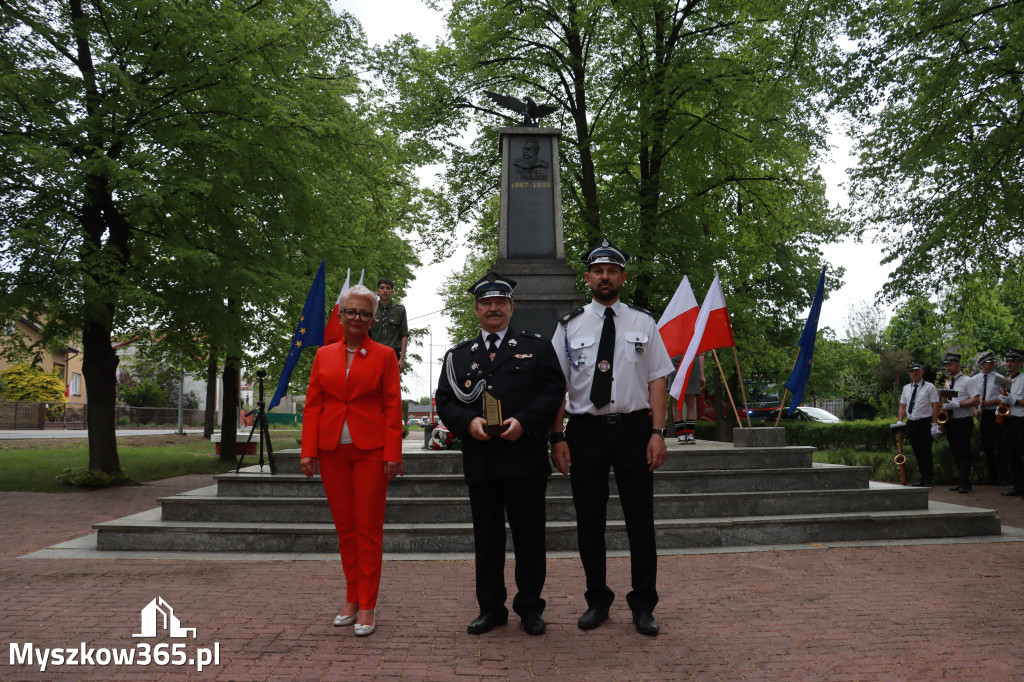 Fotorelacja: Gminne Obchody Święta Konstytucji i Dnia Strażaka w Poraju