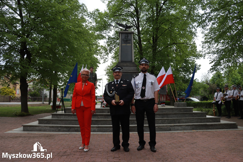 Fotorelacja: Gminne Obchody Święta Konstytucji i Dnia Strażaka w Poraju