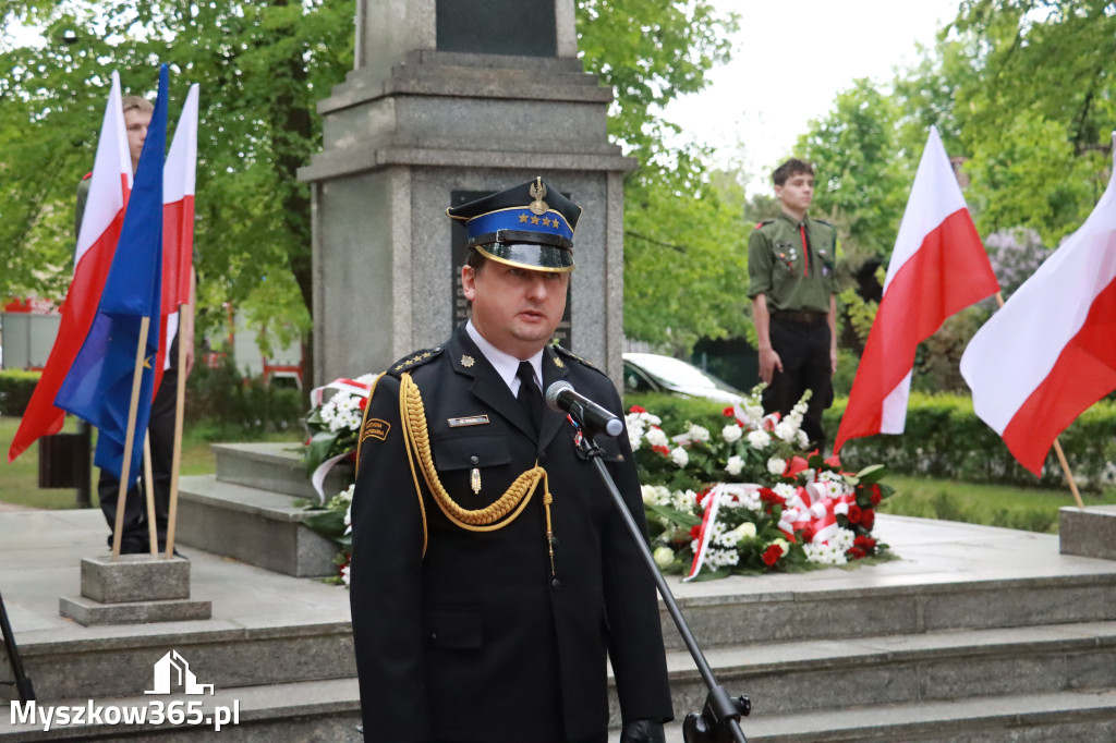 Fotorelacja: Gminne Obchody Święta Konstytucji i Dnia Strażaka w Poraju
