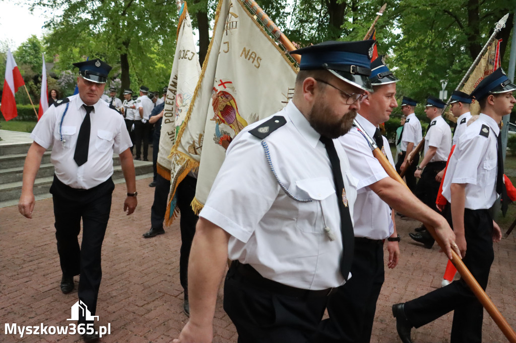 Fotorelacja: Gminne Obchody Święta Konstytucji i Dnia Strażaka w Poraju