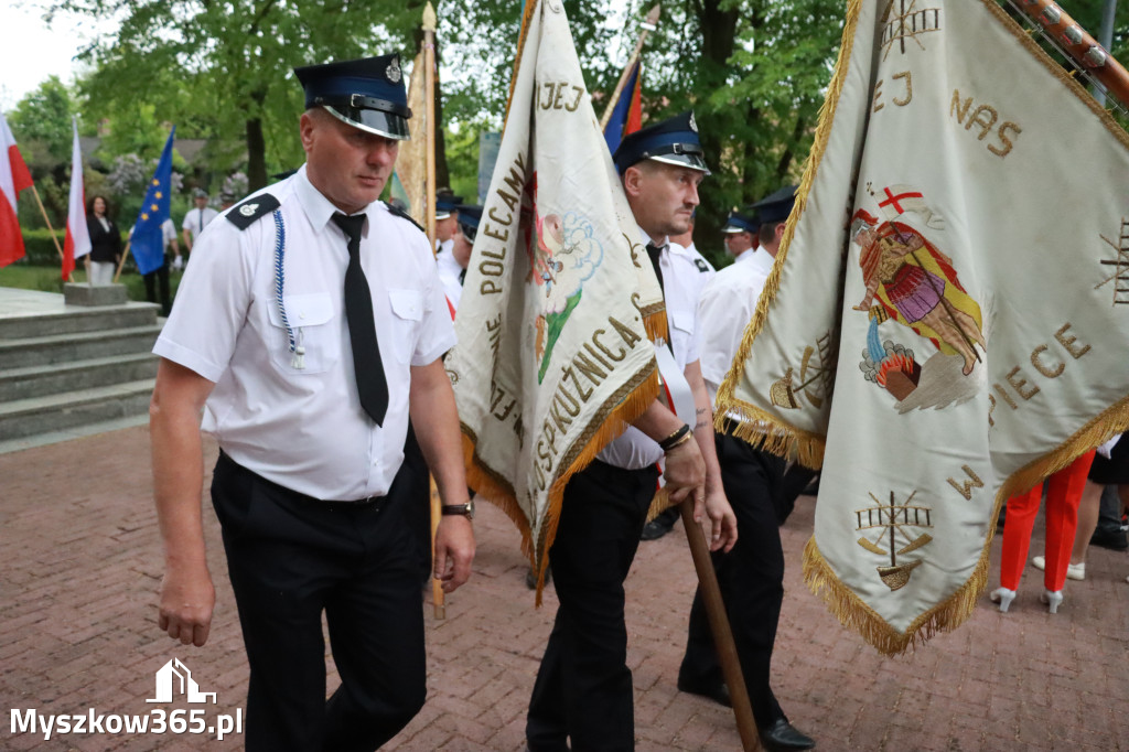 Fotorelacja: Gminne Obchody Święta Konstytucji i Dnia Strażaka w Poraju