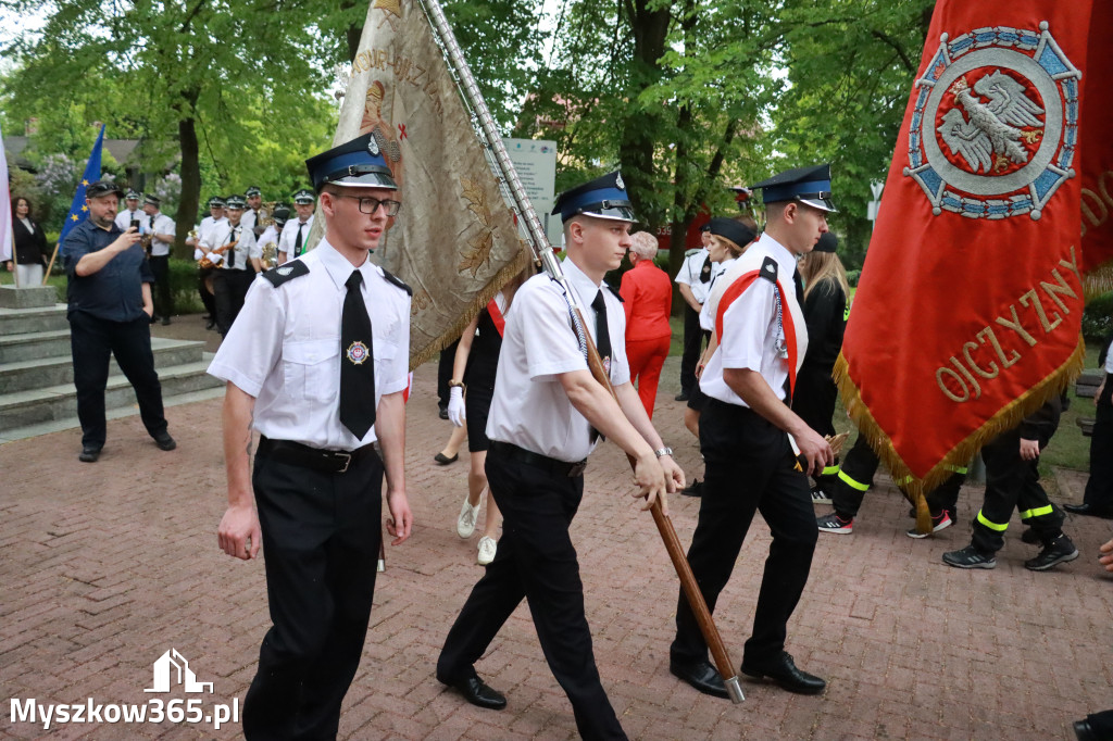 Fotorelacja: Gminne Obchody Święta Konstytucji i Dnia Strażaka w Poraju