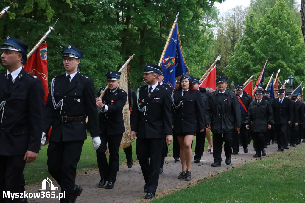 Fotorelacja: Pielgrzymka Rodzin Strażackich do Sanktuarium w Leśniowie