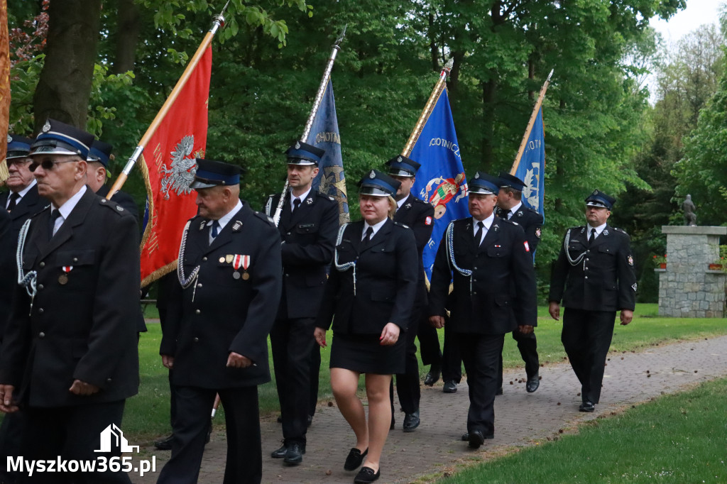 Fotorelacja: Pielgrzymka Rodzin Strażackich do Sanktuarium w Leśniowie