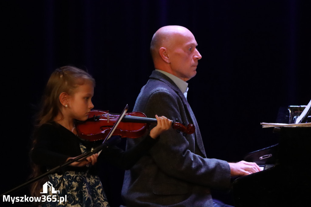 Fotorelacja: Koncert Jubileuszowy Szkoły Muzycznej w Myszkowie