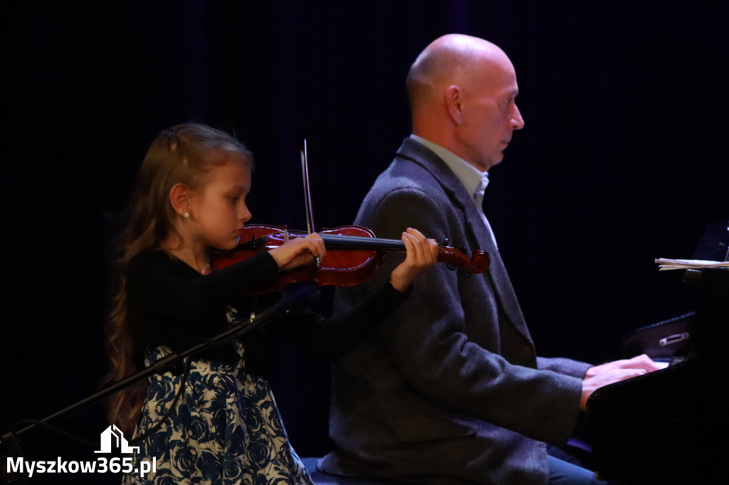 Fotorelacja: Koncert Jubileuszowy Szkoły Muzycznej w Myszkowie