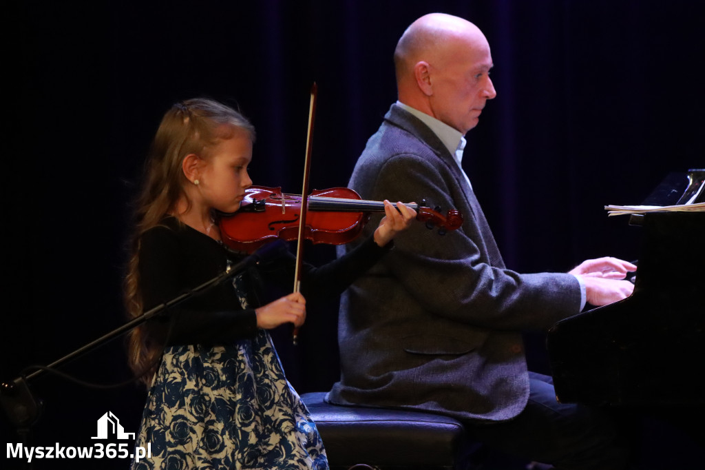 Fotorelacja: Koncert Jubileuszowy Szkoły Muzycznej w Myszkowie