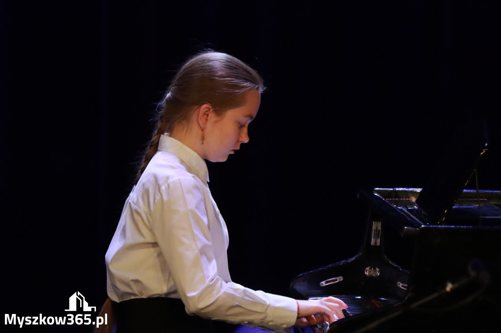Fotorelacja: Koncert Jubileuszowy Szkoły Muzycznej w Myszkowie