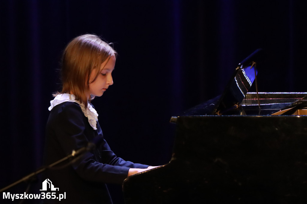 Fotorelacja: Koncert Jubileuszowy Szkoły Muzycznej w Myszkowie