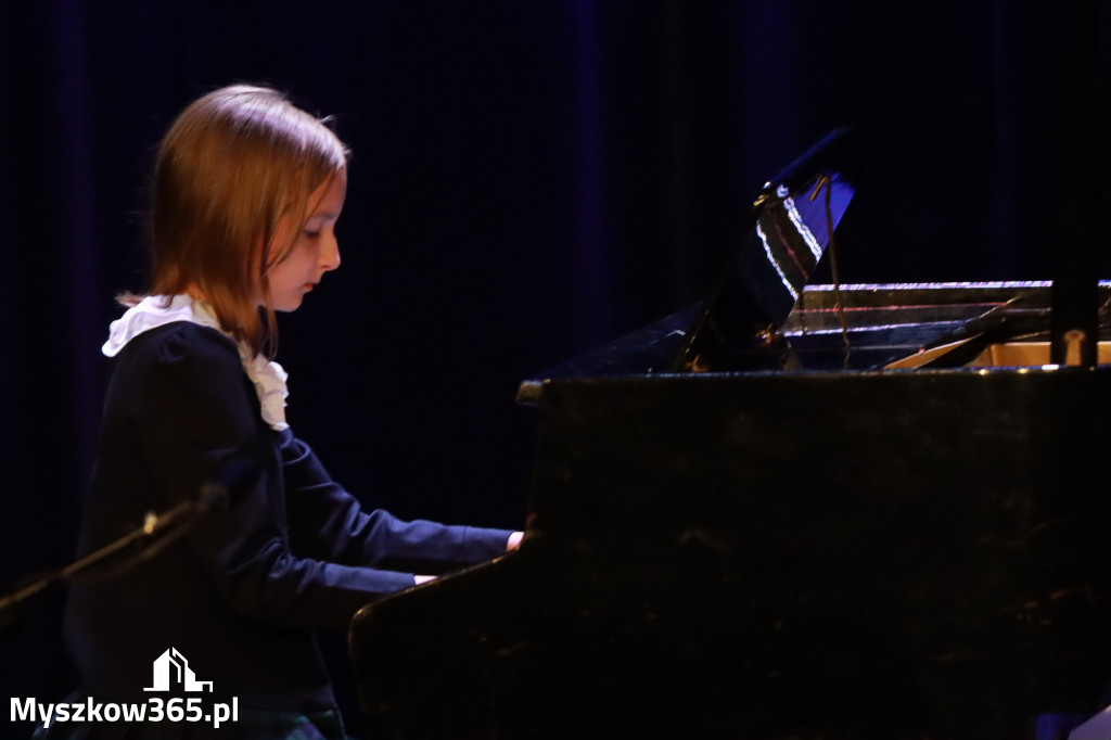 Fotorelacja: Koncert Jubileuszowy Szkoły Muzycznej w Myszkowie